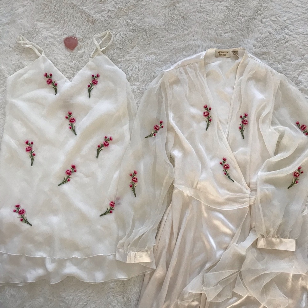 Victoria's Secret White Floral Chemise and Robe Set